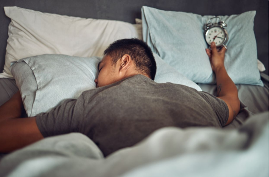 Поза на животе избавит от храпа, но может принести вред позвоночнику 