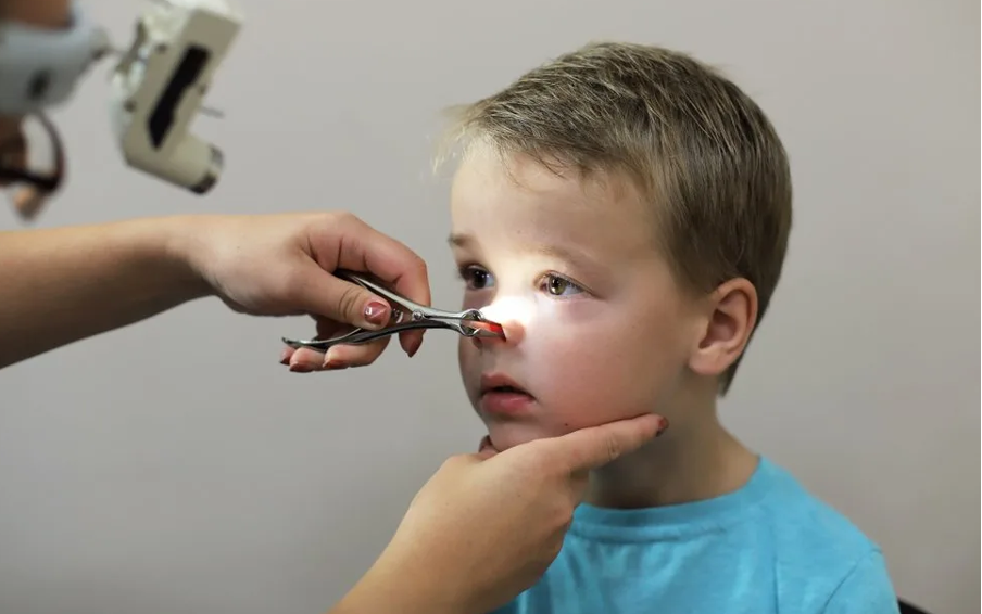 2_2.png Часто причиной обструкции дыхательных путей бывают аденоиды и гланды