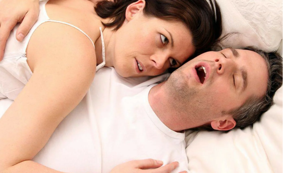 В среднем мужчины храпят чаще женщин, но с возрастом разница нивелируется В среднем мужчины храпят чаще женщин, но с возрастом разница нивелируется