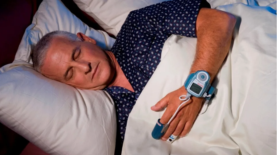 Ночной мониторинг позволяет зафиксировать признаки нарушений сна Ночной мониторинг позволяет зафиксировать признаки нарушений сна