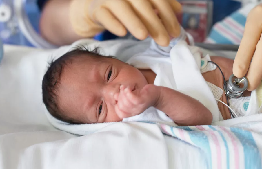 Стабильный дыхательный цикл у младенцев появляется только спустя два-три месяца после рождения